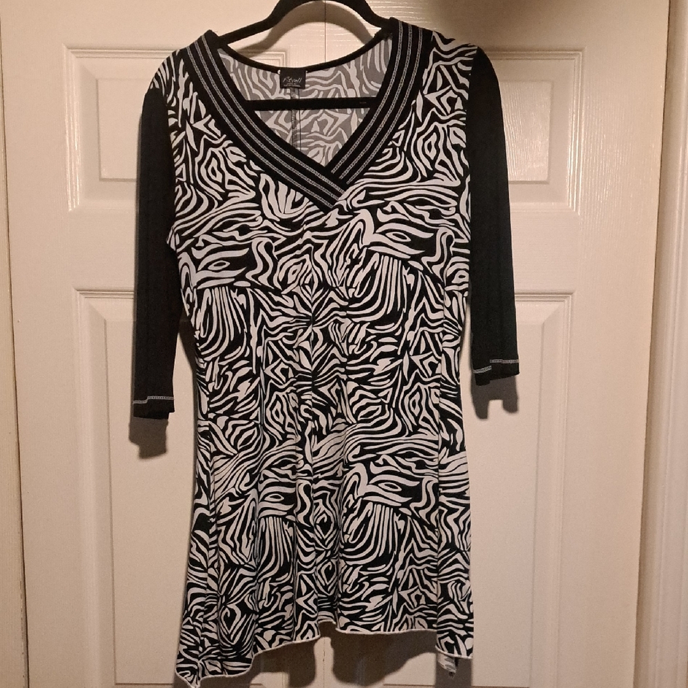 👀Black & White Patterned Dress Or Long Top Simple Casual Fashion 4 Daily Events